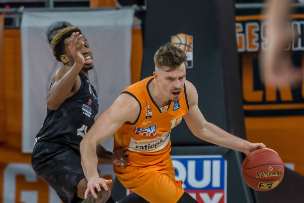 对意大利足 对意大利足